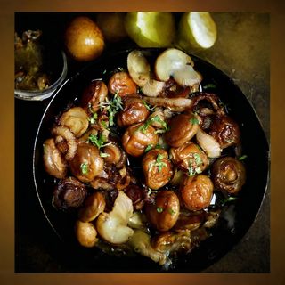 Cogumelos Salteados com Broa