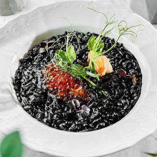 Risotto Nero cu creveți și caviar roșu