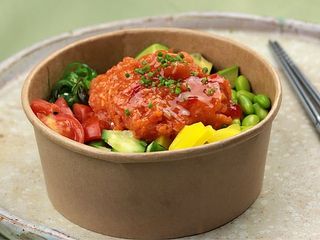 Poke Bowl z tatarem z łososia (400g)