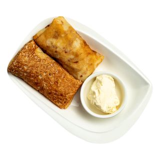 Блинчики с красной икрой и сыром Фета