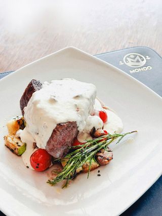 Biftek u sosu od pistaća 350 g