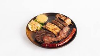 Mix Grill cu salată de varză și muștar