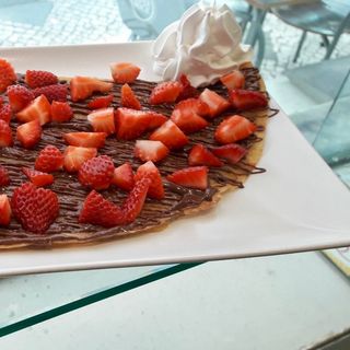 Crepe com Ferrero e Fruta