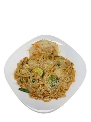 MAKARON UDON SMAŻONY Z  WOŁOWINĄ