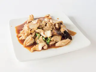 Pollo con funghi e bambù
