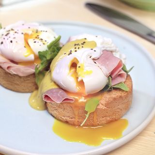 Eggs benedict pancakes