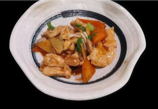 Pollo alle mandorle carote, bambù, mandorle,