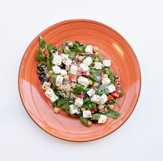 Средиземноморска салата ( 320 г) 