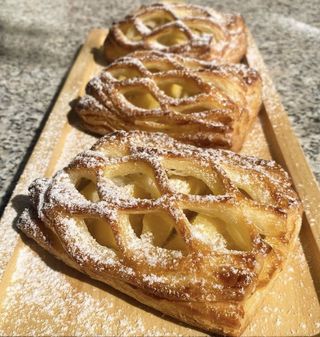 Слойка яблочная