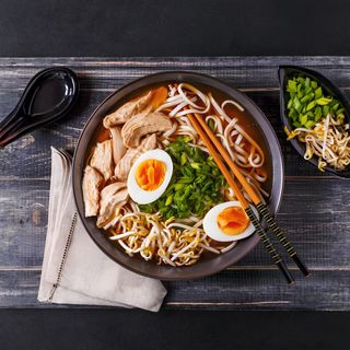 Сливочный рамен с курицей