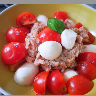 Pomodoro, mozzarella, tonno