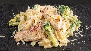 Талиатели с пиле и броколи (390г)