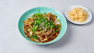 Makaron udon box z wołowiną