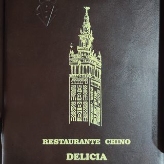 Rollo Primavera + Arroz Frito Tres Delicias + Tercer Plato A Elegir