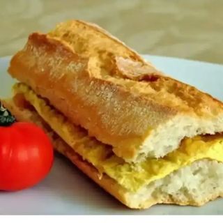 Bocadillo tortilla atún 