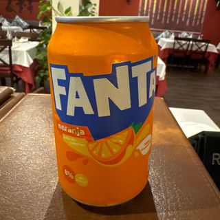 Fanta Naranja lata 330ml.