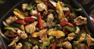 Курочка з овочами під Вершково-сирним соусом (350г)