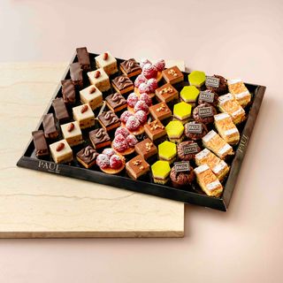 Grand plateau mini fours frais