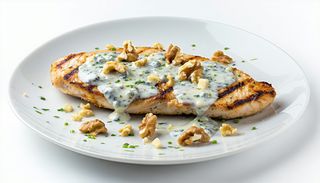 Piept pui cu gorgonzola si nuci