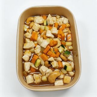 61. Pollo con anacardi