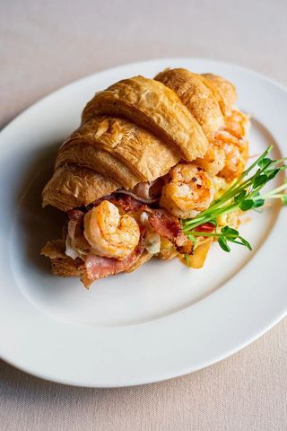 Scramble cu creveți și bacon