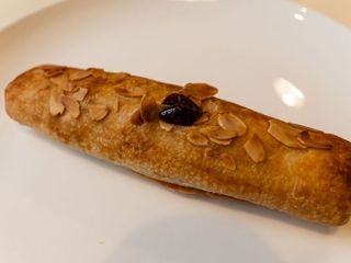 Постний рулет з вишнею