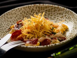 Huevos rotos con jamón