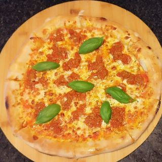 Pizza Bolognese 