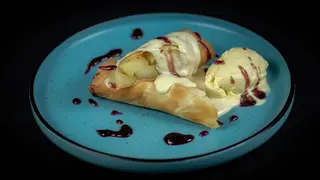 Strudel cu mere si inghetata