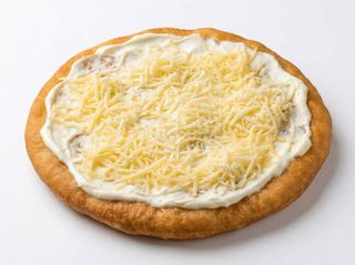 Голяма мекица с крема сирене