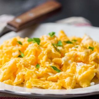 Яичница скрембл