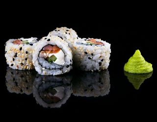 Урамаки Пушена сьомга и Филаделфия (4бр-115г)