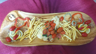 Okoń Nilowy filet bez skóry 200g, ziemniaki zapiekane surówka kiszona