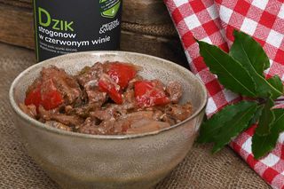 Dzik strogonow w czerwonym winie 400g
