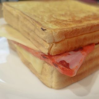 Sandwich de lomo y queso