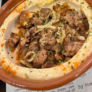 Hummus con  carne ( pollo o ternera)