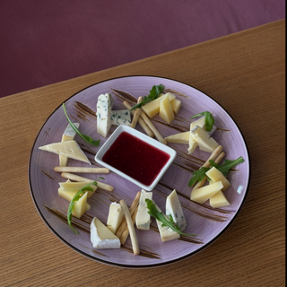 Сири з ягідним джемом