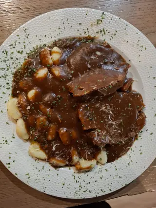 Dalmatinska pašticada s njokima