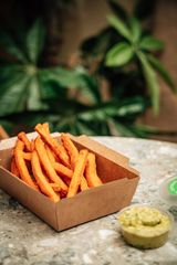 Batat cu sos de avocado