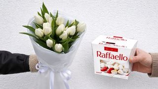 Zestaw Białe Tulipany 15 szt + Raffaello