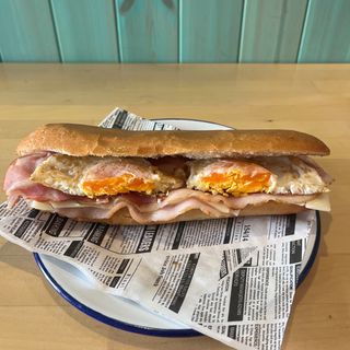 30- Bocadillo De Bacon Con Queso Y Huevo