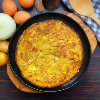 Tortilla de patatas con trufa (recién hecha)