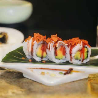 125. California De Salmón Y Cebolla Frita (4 Uds.)