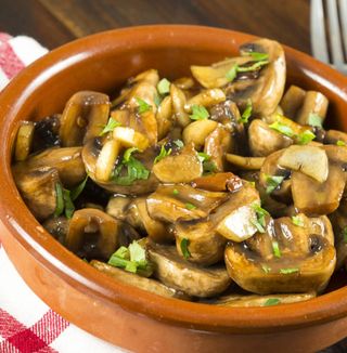 Champiñones Al Ajillo