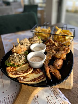 Talerz rozmaitości (2-4 osoby)