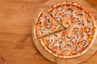 Pizza salsiccia e funghi L