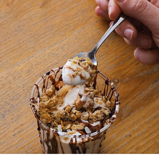 Vasetto di Yogurt al Cioccolato con Muesli