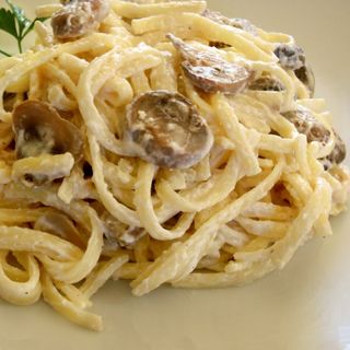 Trofie Con Salsa Setas Y Trufa