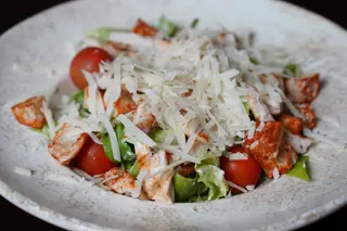 Salată Caesar cu pui