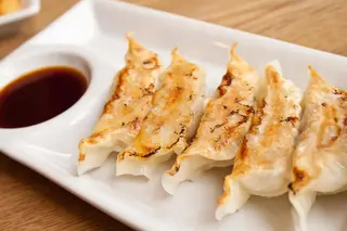 C8. Gyozas de pollo a la plancha  